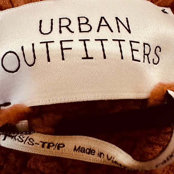 UO Carmella Reversible Hooded Teddy Jacket - Picture 2 of 2